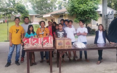 Giving of food pack to children of Sunshine Homes/orphanage.